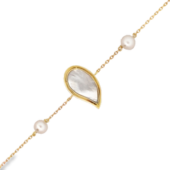 Elegant Pearl and Gold Bracelet