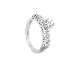 Elegant Diamond Engagement Ring