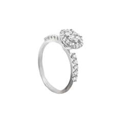 Elegant Diamond Halo Engagement Ring