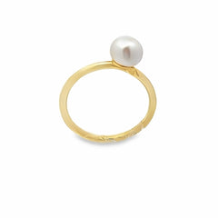 Pearl ring in 18k Gold