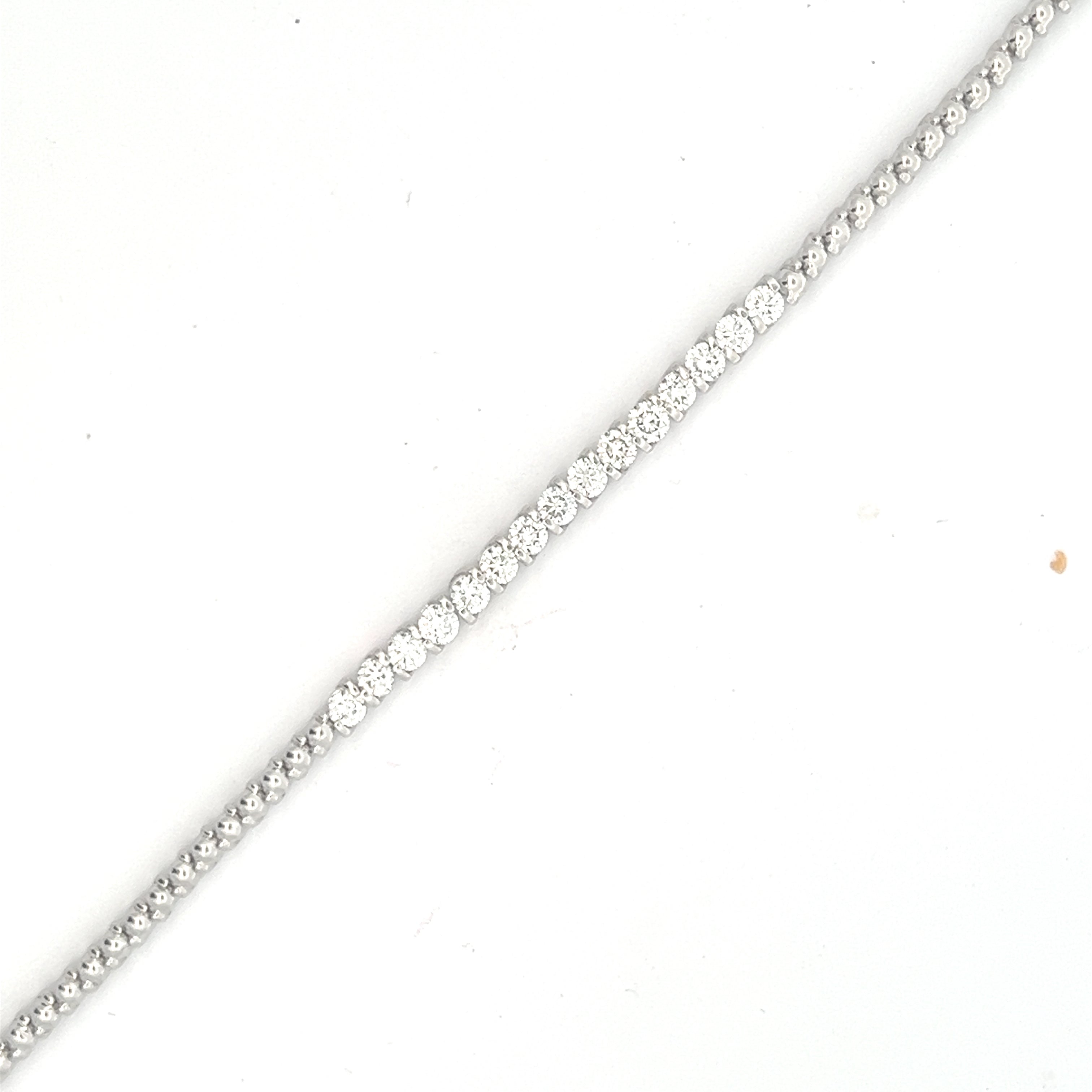 Shop the Diamond Bar Bracelet by Amadura Jewelry. Visit El Korba & Citystars Mall. IGI, GIA & HRD certificates upon request.