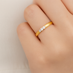 Diamond Band in 18k Gold